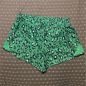 Athletic shorts size M